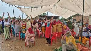 चरखी दादरी गांव के निवासी अवैध खनन के खिलाफ कार्रवाई न होने से नाराज हैं , Haryana