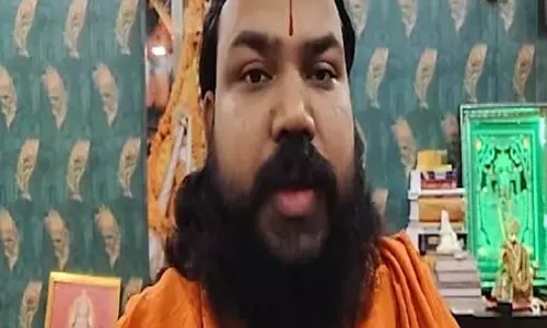 खेसारी लाल यादव पर भड़का संत समाज, कहा - मानसिक रूप से बीमार