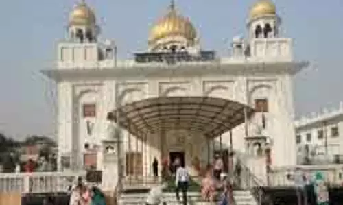 गुरु नानक देव जी प्रकाश पर्व पर DC और SSP ने गुरुद्वारा छठी पादशाही का दौरा किया गुरु नानक देव जी प्रकाश पर्व पर DC और SSP ने गुरुद्वारा छठी पादशाही का दौरा किया