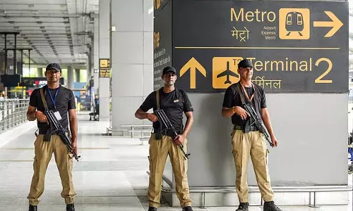 दिल्ली एयरपोर्ट पर टेक्निकल खराबी : फ्लाइट सर्विस सस्पेंड