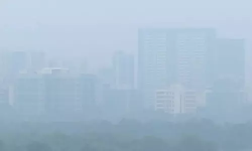 Mumbai : शहर घने स्मॉग और खराब हवा की क्वालिटी के साथ जागा Mumbai : शहर घने स्मॉग और खराब हवा की क्वालिटी के साथ जागा