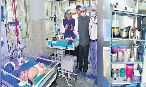 मैसूर के चेलुवम्बा अस्पताल में अफरा-तफरी: चाइल्ड केयर सेंटर लगभग काम नहीं कर रहा है मैसूर के चेलुवम्बा अस्पताल में अफरा-तफरी: चाइल्ड केयर सेंटर लगभग काम नहीं कर रहा है
