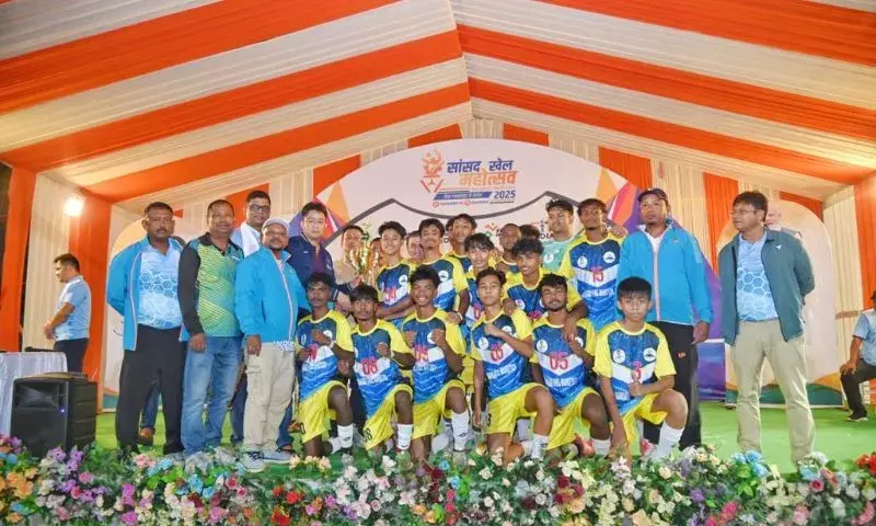 Assam: संसद खेल महोत्सव में डीएमसी ने टाई-ब्रेकर के जरिए 6-5 से जीत दर्ज की Assam: संसद खेल महोत्सव में डीएमसी ने टाई-ब्रेकर के जरिए 6-5 से जीत दर्ज की