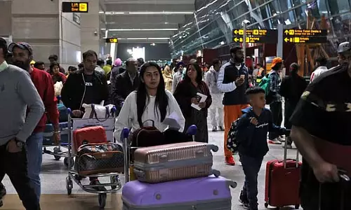 एयर ट्रैफिक कंट्रोल में टेक्निकल प्रॉब्लम; 100 से ज़्यादा फ्लाइट्स लेट हुई एयर ट्रैफिक कंट्रोल में टेक्निकल प्रॉब्लम; 100 से ज़्यादा फ्लाइट्स लेट हुई