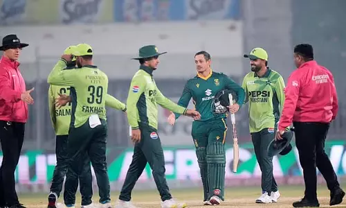 डी कॉक की शानदार सेंचुरी : साउथ अफ्रीका ने पाकिस्तान के खिलाफ वनडे सीरीज़ बराबर कर ली डी कॉक की शानदार सेंचुरी : साउथ अफ्रीका ने पाकिस्तान के खिलाफ वनडे सीरीज़ बराबर कर ली