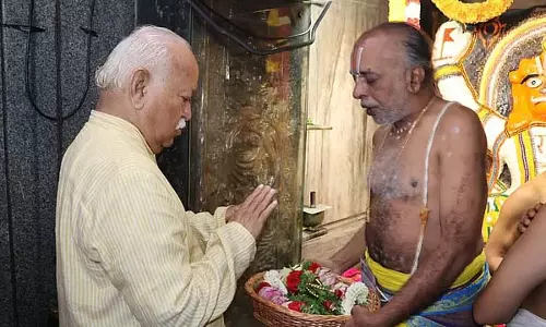 RSS प्रमुख मोहन भागवत ने चाटी अंजनेय स्वामी मंदिर का दौरा किया: विशेष पूजा अर्चना की