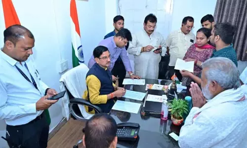 सांसद तोखन साहू ने बिलासपुर में लगाया जनदर्शन सांसद तोखन साहू ने बिलासपुर में लगाया जनदर्शन