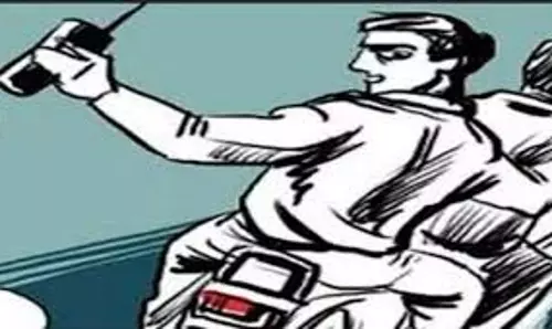 Farrukhabad: युवक से मोबाइल लूट, बाइक सवार बदमाश फरार
