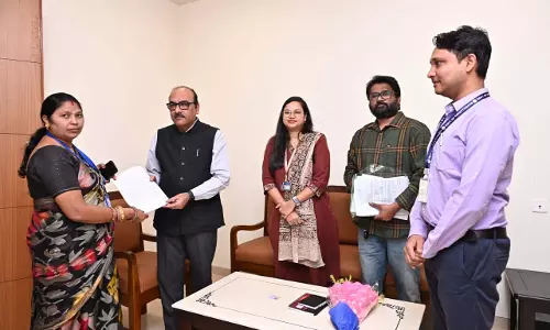 मुख्य सचिव विकासशील के निवास पहुंची SIR टीम मुख्य सचिव विकासशील के निवास पहुंची SIR टीम