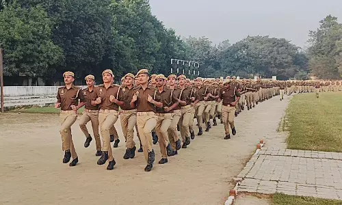 Firozabad: फिटनेस के लिए पुलिसकर्मियों की दौड़, दिया स्वस्थ रहने का संदेश