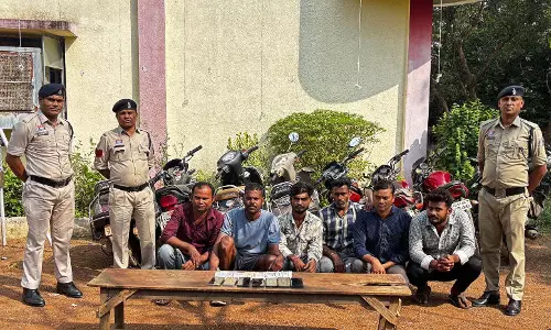 6 जुआरी रंगे हाथ गिरफ्तार, 2 लाख का माल जब्त