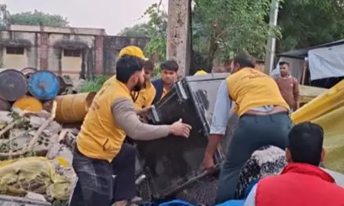 Dholpur में चारदीवारी गिरने से मलबे में कई लोग फंसे, चार को बचाया गया