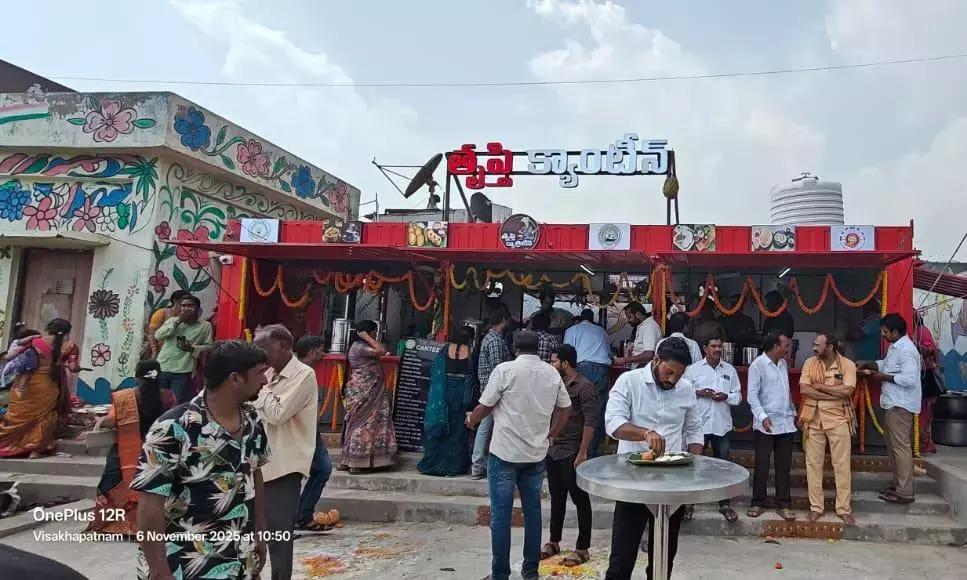 DWCRA महिलाओं द्वारा संचालित तृप्ति कैंटीन विजाग में खुली
