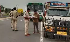 Andhra Pradesh : प्रकाशम में वाहन जांच में 1.56 लाख रुपये का जुर्माना लगाया गया Andhra Pradesh : प्रकाशम में वाहन जांच में 1.56 लाख रुपये का जुर्माना लगाया गया