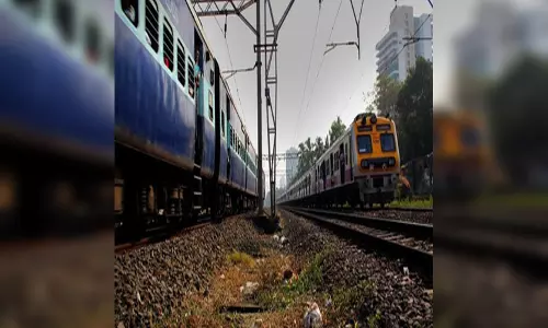 रेलवे ट्रैक पर मिला क्षत-विक्षत शव, हाथ पर कुछ लिखा हुआ मिला...जांच में जुटी पुलिस