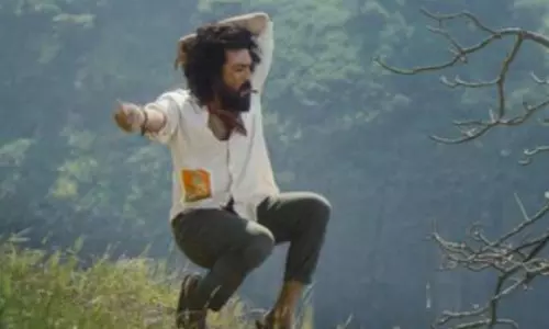 AR रहमान के संगीतमय चिकिरी चिकिरी में राम चरण ने प्रभावशाली हुक स्टेप किया AR रहमान के संगीतमय चिकिरी चिकिरी में राम चरण ने प्रभावशाली हुक स्टेप किया