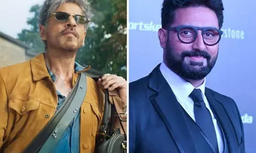 शाहरुख खान ने अभिषेक बच्चन को King में खलनायक की भूमिका निभाने के लिए राजी किया शाहरुख खान ने अभिषेक बच्चन को King में खलनायक की भूमिका निभाने के लिए राजी किया