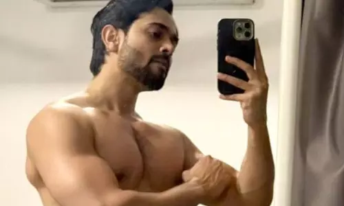 भुवन बाम ने “Baby Steps” कैप्शन के साथ अपनी धर्मा डेब्यू फिल्म के लिए फिटनेस की तैयारी का संकेत दिया भुवन बाम ने “Baby Steps” कैप्शन के साथ अपनी धर्मा डेब्यू फिल्म के लिए फिटनेस की तैयारी का संकेत दिया