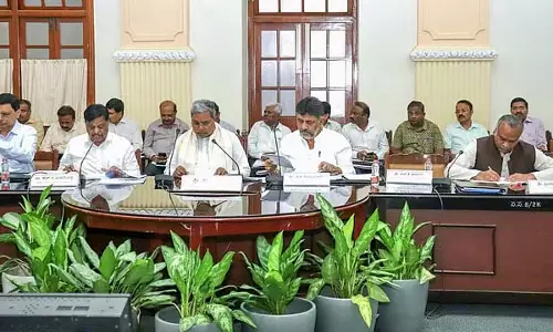 गन्ना किसानों का विरोध प्रदर्शन: CM ने चीनी मिल मालिकों के साथ इमरजेंसी मीटिंग की