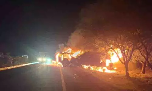 Hyderabad: शमशाबाद के पास NH-44 पर ट्रक में आग लगने से यातायात प्रभावित