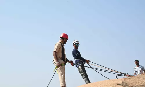 देशदेखा में 120 पर्यटक ले रहे रॉक क्लाइंबिंग का रोमांच