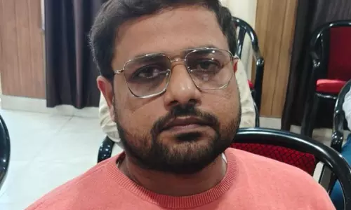 Bareilly: रिश्वतखोरी में फंसा चकबंदी विभाग का पेशकार Bareilly: रिश्वतखोरी में फंसा चकबंदी विभाग का पेशकार