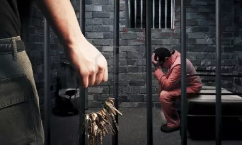 Bareilly: फायरिंग और आगजनी के आरोपियों की पुलिस ने की गिरफ्तारी