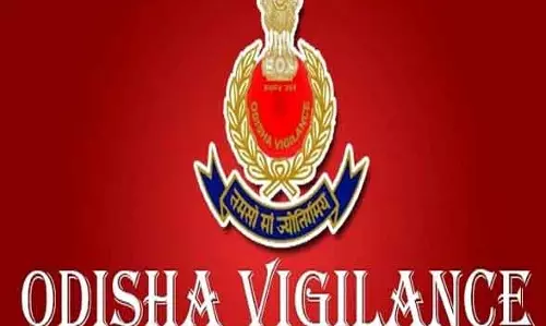 विजिलेंस ने क्योंझर डीएसएसओ को भुगतान ऐप के जरिए रिश्वत लेते पकड़ा