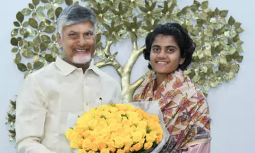 Andhra Pradesh की बड़ी घोषणा, श्री चरणी को नकद और सरकारी नौकरी का तोहफा Andhra Pradesh की बड़ी घोषणा, श्री चरणी को नकद और सरकारी नौकरी का तोहफा