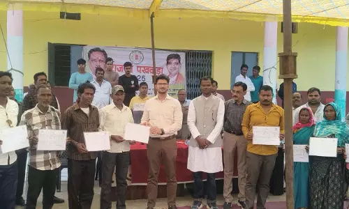 किसानों को स्वामित्व कार्ड वितरित