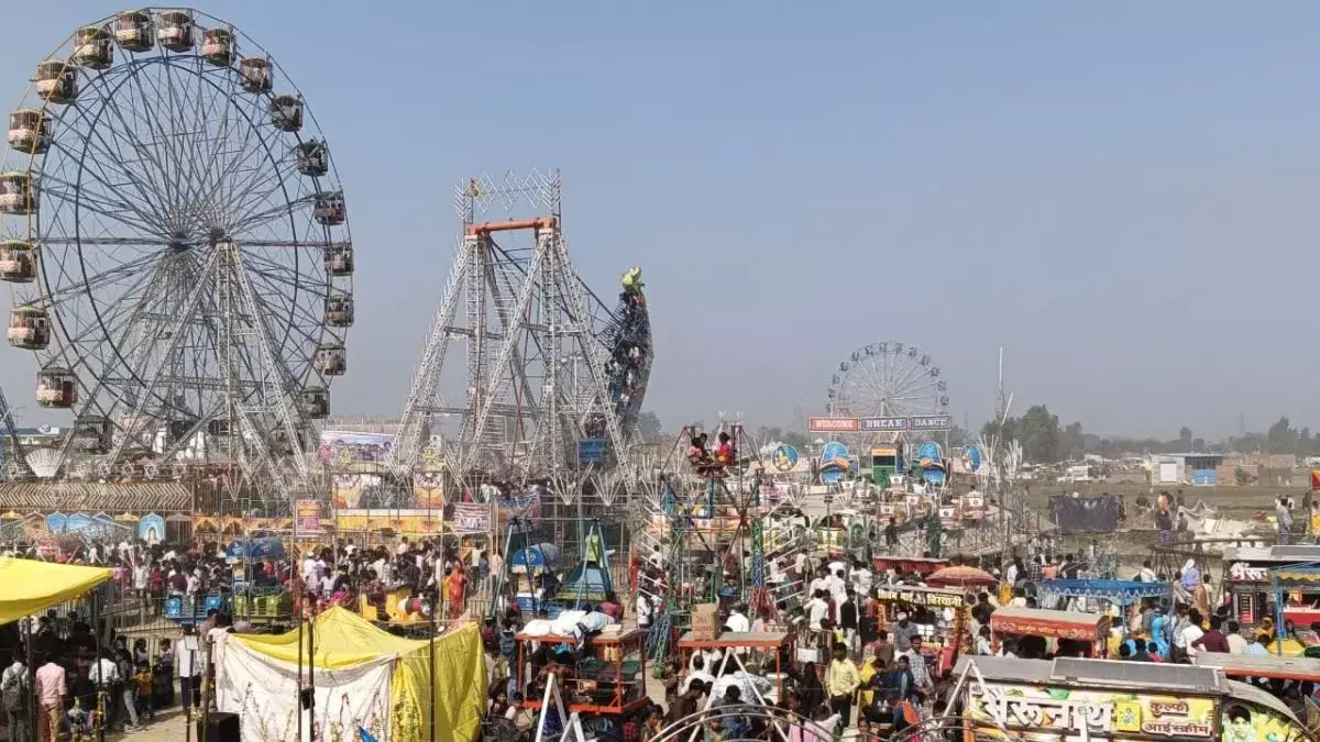 Bareilly: श्रद्धालुओं की खरीदारी से चौबारी मेला हुआ सफल