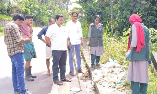 Kerala : पहाड़ी राजमार्ग पर कचरा फेंकने पर 20,000 रुपये का जुर्माना Kerala : पहाड़ी राजमार्ग पर कचरा फेंकने पर 20,000 रुपये का जुर्माना