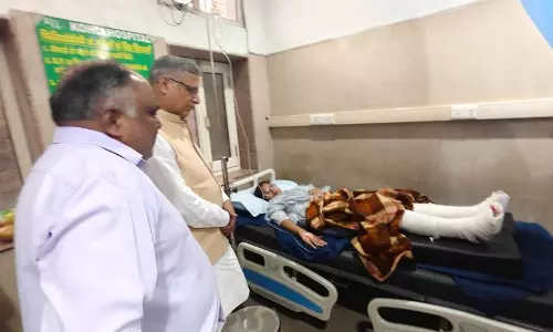 Yamunanagar जिले में बस की चपेट में आने से छात्रा की मौत, पांच घायल Yamunanagar जिले में बस की चपेट में आने से छात्रा की मौत, पांच घायल