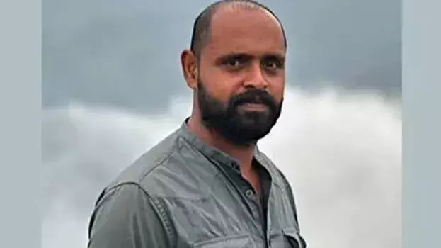 Kerala : युवक ने आर्थिक तंगी के कारण बेटे के चोरूनू समारोह के दिन आत्महत्या कर ली Kerala : युवक ने आर्थिक तंगी के कारण बेटे के चोरूनू समारोह के दिन आत्महत्या कर ली