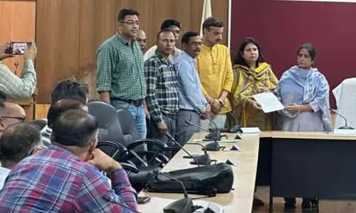 Sonipat महिला विश्वविद्यालय के गेट पर प्रदर्शन करने का फैसला किया