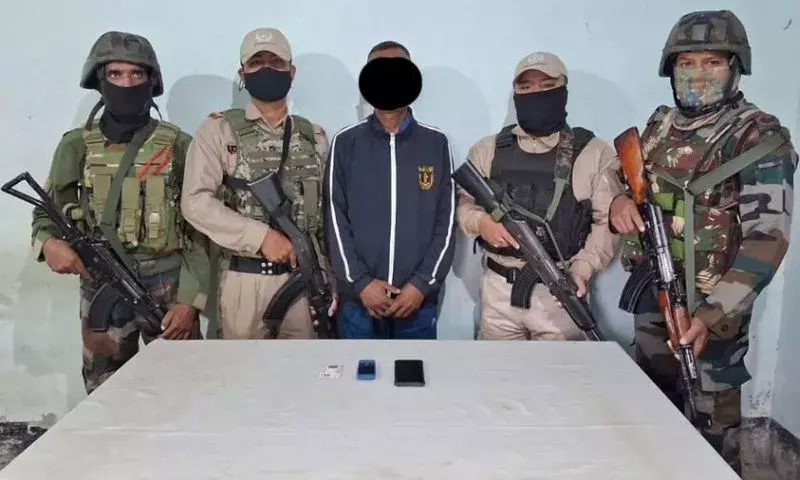 Manipur: सुरक्षा बलों ने जबरन वसूली में शामिल पीएलए कैडर को गिरफ्तार किया