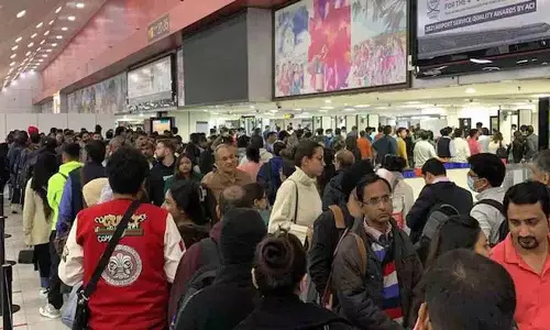 Software में गड़बड़ी के कारण दिल्ली में 300 उड़ानें विलंबित Software में गड़बड़ी के कारण दिल्ली में 300 उड़ानें विलंबित