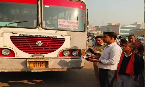 Faridabad: बस और कैब ऑपरेटरों को 54 हजार का चालान Faridabad: बस और कैब ऑपरेटरों को 54 हजार का चालान