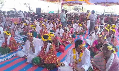 Karnataka : माकानूर गांव में सिद्धारूढ़ा मठ में सामूहिक विवाह समारोह