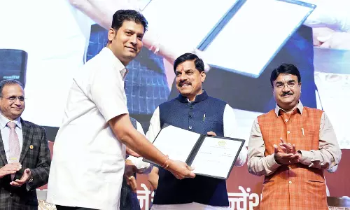 CM यादव ने 877 नए सरकारी भर्तियों को नियुक्ति पत्र वितरित किए CM यादव ने 877 नए सरकारी भर्तियों को नियुक्ति पत्र वितरित किए