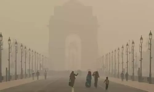 दिल्ली की हवा फिर जहरीली, पराली जलने से AQI 300 के पार दिल्ली की हवा फिर जहरीली, पराली जलने से AQI 300 के पार