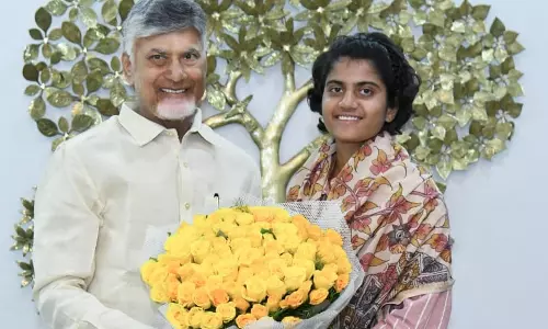 Andhra सरकार ने चरणी को 2.5 करोड़ रुपये नकद और सरकारी नौकरी देने की घोषणा की