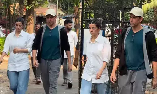 Hrithik Roshan सबा आज़ाद के साथ पहुंचे पूर्व सास के अंतिम संस्कार में