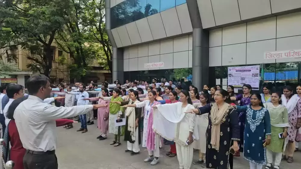 Mumbai: ठाणे जेडपी में राष्ट्रीय गीत वंदे मातरम का उत्सव Mumbai: ठाणे जेडपी में राष्ट्रीय गीत वंदे मातरम का उत्सव