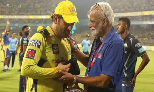 Csk के सीईओ ने पुष्टि की कि धोनी आईपीएल 2026 खेलने के लिए सहमत