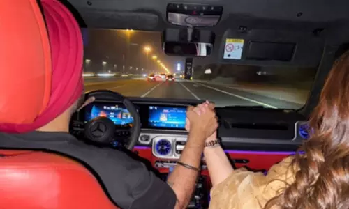 Ammy Virk ने अपनी सरदारनिये को सालगिरह पर बधाई दी Ammy Virk ने अपनी सरदारनिये को सालगिरह पर बधाई दी