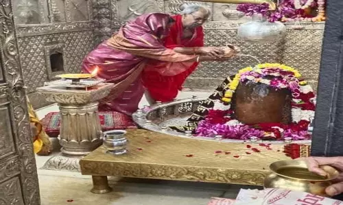 सांसद बृजमोहन अग्रवाल ने किया बाबा महाकाल का अभिषेक सांसद बृजमोहन अग्रवाल ने किया बाबा महाकाल का अभिषेक