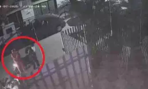 Mohali के फेज 7 में घर के बाहर दो युवकों ने 35 राउंड फायरिंग की, भाग गए