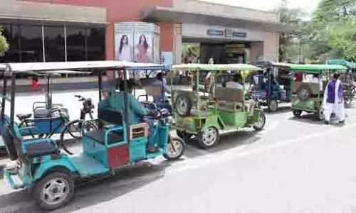 Delhi में दर्दनाक हादसा — 5 साल के बच्चे से गलती से हुआ भाई का एक्सीडेंट Delhi में दर्दनाक हादसा — 5 साल के बच्चे से गलती से हुआ भाई का एक्सीडेंट