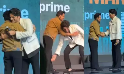 Family Man  3 ट्रेलर लॉन्च: जयदीप अहलावत ने मनोज बाजपेयी से लिया आशीर्वाद, फैंस हुए भावुक